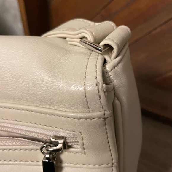 Aurielle Ivory Leather Multi-compartment Crossbody Purse - Picture 8 of 14